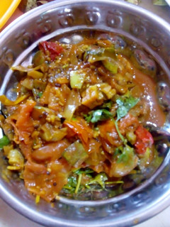 கத்தரி தக்காளி கிரேவி (Kathri thakkali gravy recipe in tamil) செய்முறை முக்கிய புகைப்படம்