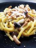 Bigoli con crema di porro, funghi e noci