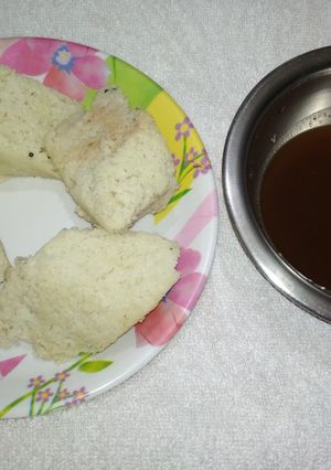 A picture of White dhokla.