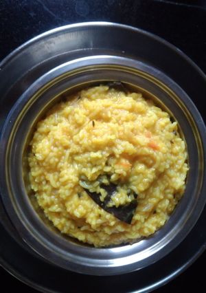 मूंग दाल खिचड़ी (Moong dal khichdi recipe in Hindi) रेसिपी मुख्य फोटो
