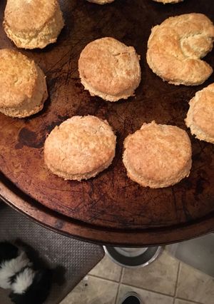 A picture of Cream biscuits.