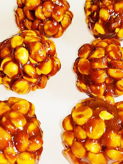 A picture of Roasted chana dal laddu.