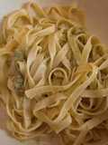 Tagliatelle con zucchine e acciughe