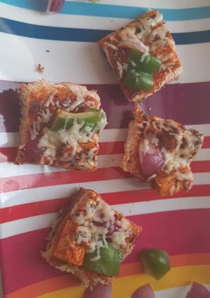 A picture of Bread pizza.