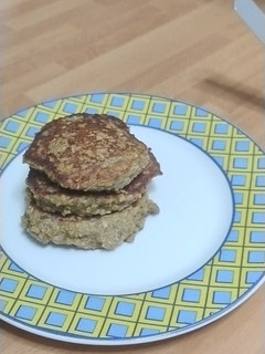 Una foto de Pancakes de plátano y avena