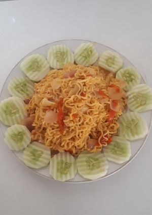 A picture of Indo Mie surrounded with cocumber.