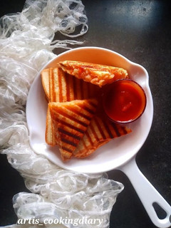 ग्रिल्ड आलू सैंडविच (Grilled Aloo Sandwich recipe in hindi) रेसिपी मुख्य फोटो