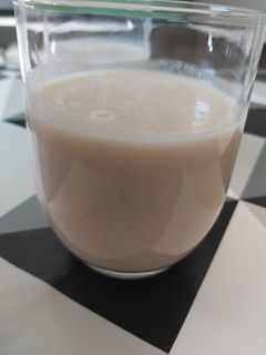 Una foto de Batido de plátano con galletas🙈
