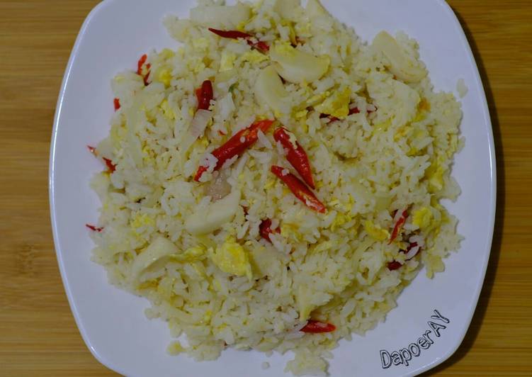 Langkah Mudah untuk Menyiapkan Nasi Goreng Putih Cabe Merah yang Enak Banget