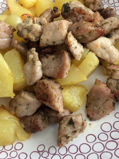 Una foto de Raxo con patatas
