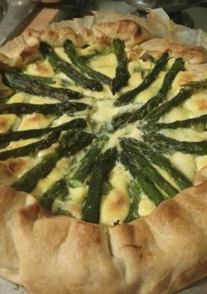 Foto di Torta salata con asparagi, mortadella e Robiola