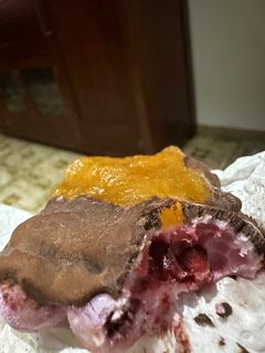 Una foto de Bombones de frutos rojos, cacao y mermelada de melocotón