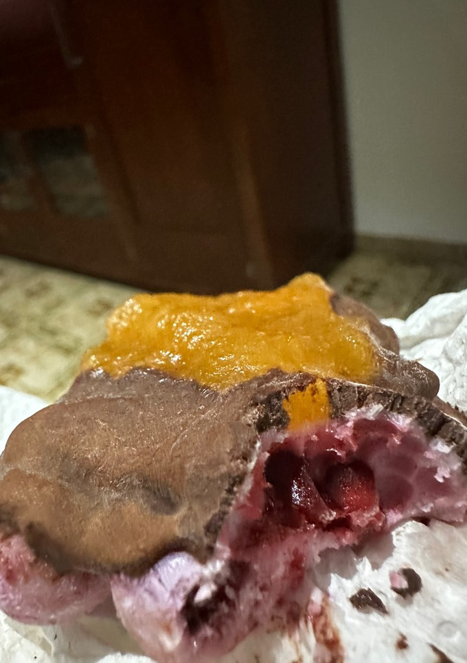 Una foto de Bombones de frutos rojos, cacao y mermelada de melocotón