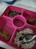 Nasi dengan Ikan Berkuah, Telur, dan Tempe