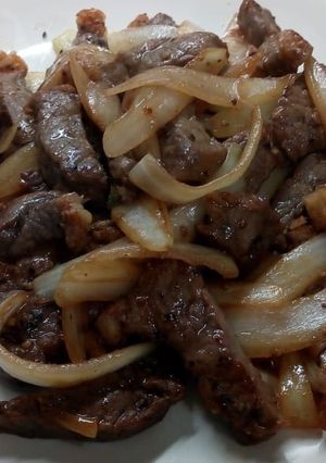 A picture of Pan Fry Beef Steak and Onion.
