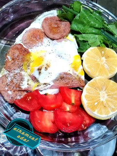 عکسی از دستور غذای دانشجویی(سوسیس تخم مرغ)
