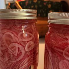 A picture of Easy Pickled Red Onions.
