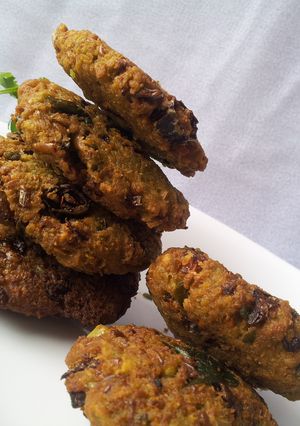 A picture of Green Peas Vada.