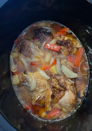 A picture of Crock pot pineapple chicken thighs.