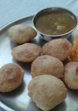 A picture of Club kachoris.