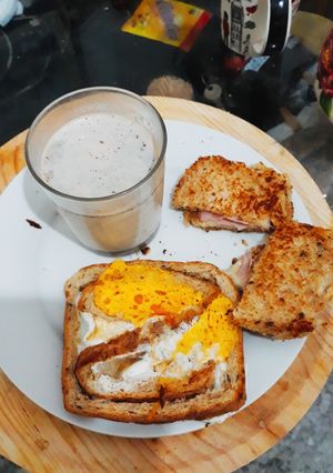 Una foto de Tostada rellena para buen desayuno
