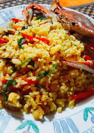 Una foto de Arroz con pescado y mejillones