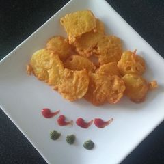 A picture of Aloo pakora.