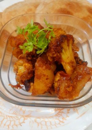 गोभी आलू की सब्जी(Gobhi aloo ki sabzi recipe in Hindi) रेसिपी मुख्य फोटो