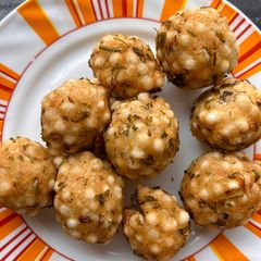 A picture of Sabudana bonda.