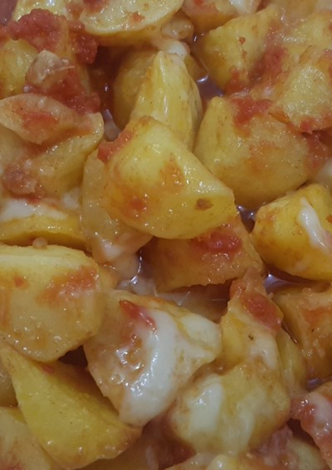 صورة لوصفة بطاطا بصوص طماطم وفرماج