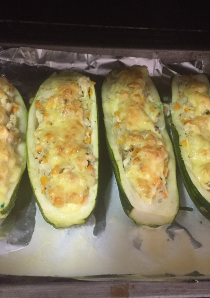 Una foto de Zapallo italiano relleno de pollo