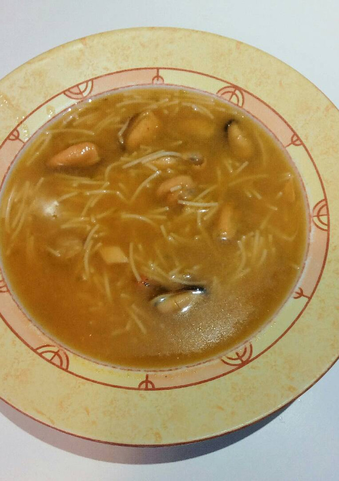 Una foto de Sopa de marisco con fideos