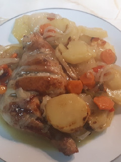 Una foto de Muslo de pollo asado al horno😋