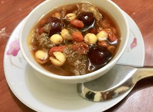 Hình của món Chè táo đỏ nấm tuyết.