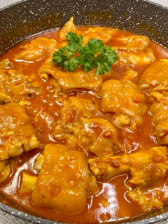 Una foto de Manitas de cerdo en salsa