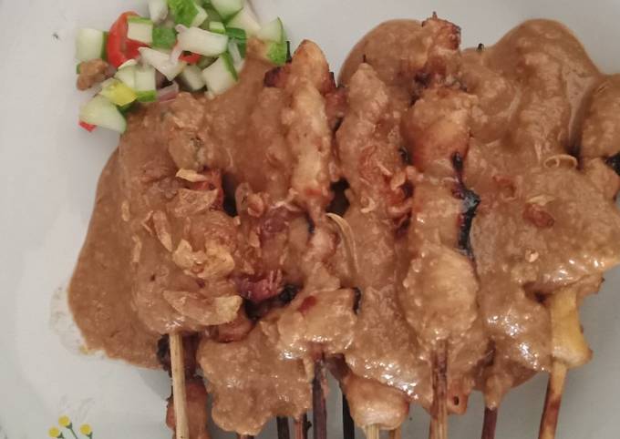 Sate ayam bumbu kacang