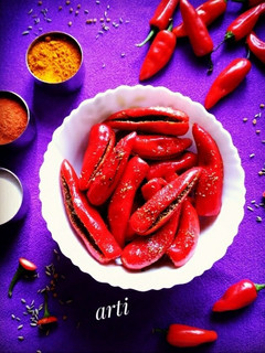 लाल मिर्च का अचार (lal mirchi ka achar recipe in hindi) रेसिपी मुख्य फोटो