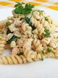 Pasta cremosa con salmone e zucchine