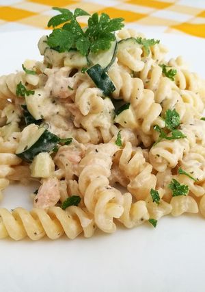 Foto di Pasta cremosa con salmone e zucchine