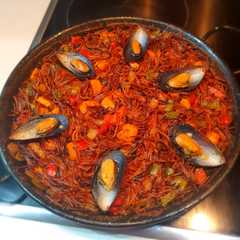 Una foto de Fideuà con verduras