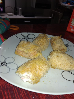 Una foto de Rollos de pollo, jamón york y queso