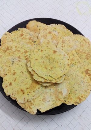 A picture of Oil free diet Methi khakra.