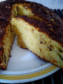 Una foto de Bizcocho de naranja con nueces y chocolate