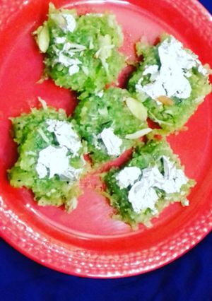 लौकी बर्फी (Lauki barfi recipe in Hindi) रेसिपी मुख्य फोटो