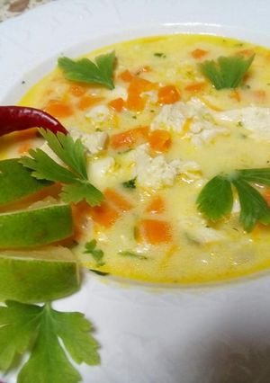 O poză a rețetei Ciorbă de pui a la grec.