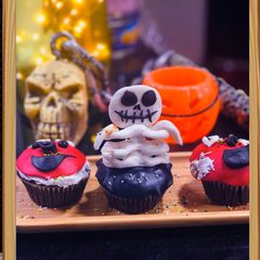 A picture of Halloween Cupcakes 🧁.