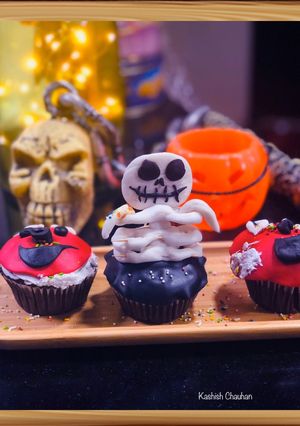 A picture of Halloween Cupcakes 🧁.