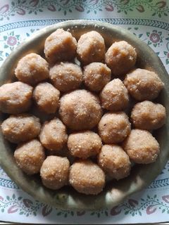 ચૂરમાં લાડુ (Churma Ladoo Recipe In Gujarati) રેસીપી મુખ્ય ફોટો
