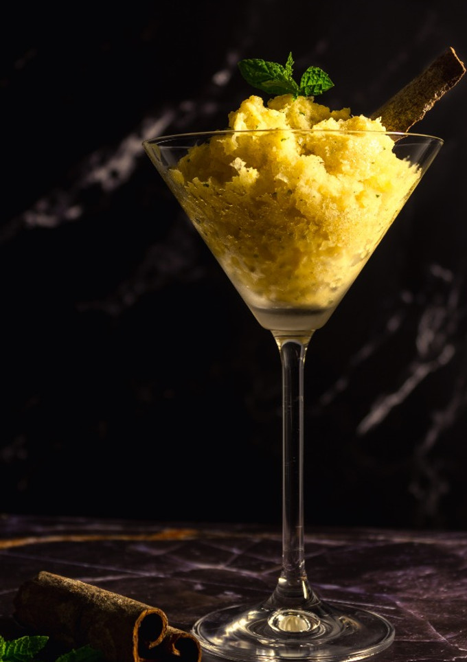 Una foto de Granizado de piña especiada y menta