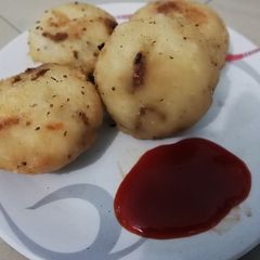 A picture of Suji kachori.